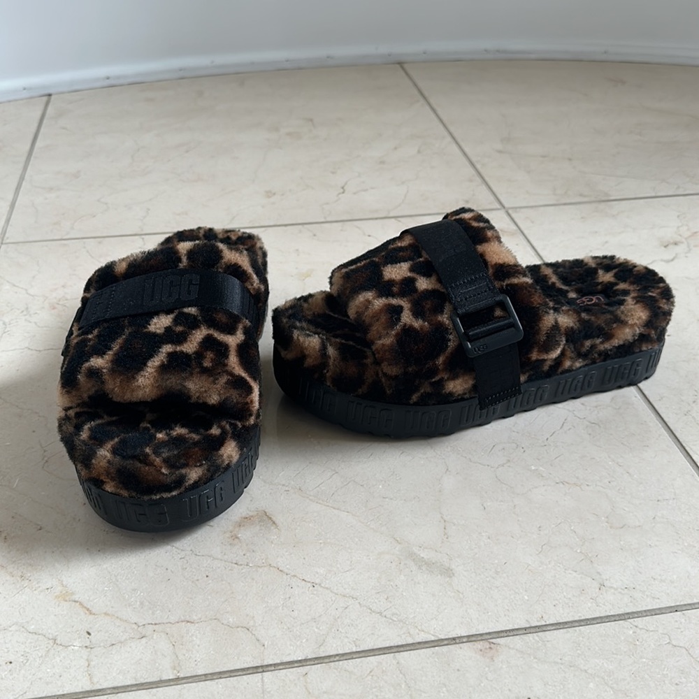 Ugg Slides - Picture 8 of 14